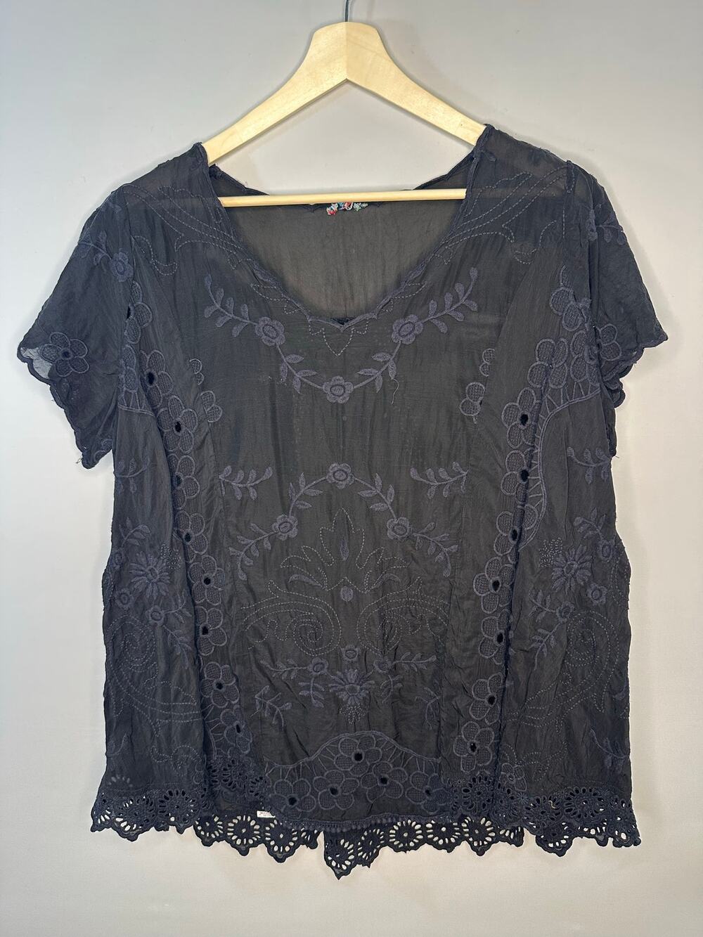 Johnny Was Black Embroidered V Neck Boho Pullover Top Size Extra Large
